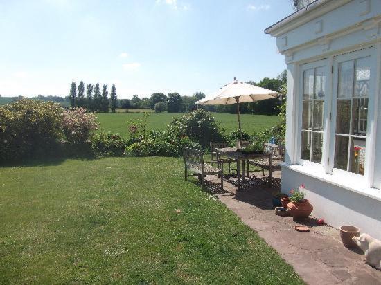 The Old Rectory Bed & Breakfast Bed & Breakfast Abergavenny Exterior photo